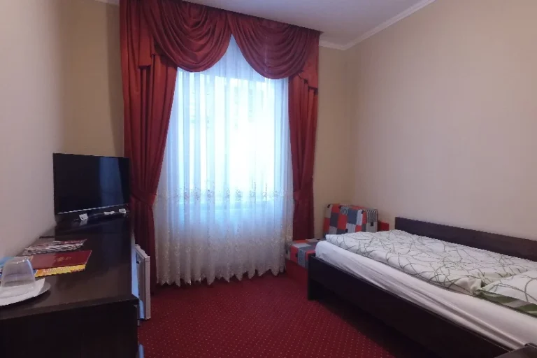 1-postelova-izba-hotel-europa