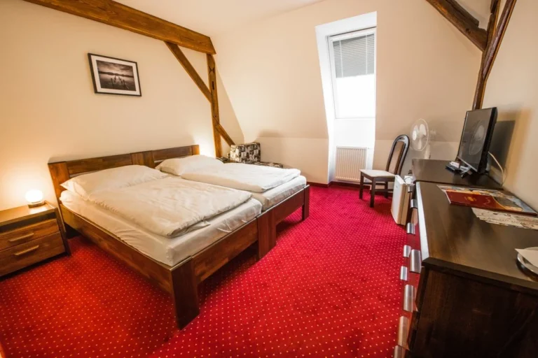 2-postelova-izba-hotel-europa